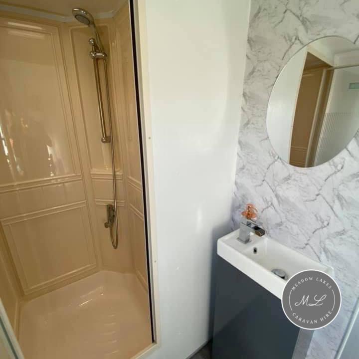 סקגנס Meadow Lakes 22 - Golden Palm, Pet Friendly, Wifi, Bed Linen - Meadow Lakes Caravan & Lodge Hire מראה חיצוני תמונה