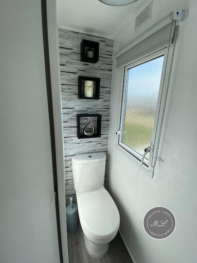 סקגנס Meadow Lakes 22 - Golden Palm, Pet Friendly, Wifi, Bed Linen - Meadow Lakes Caravan & Lodge Hire מראה חיצוני תמונה